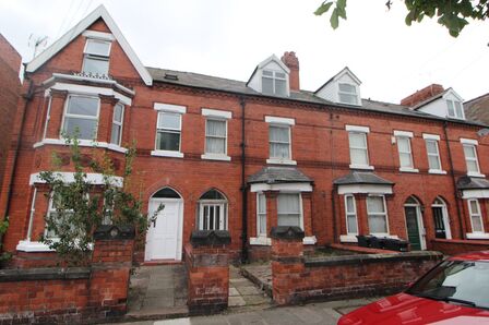 6 bedroom Mid Terrace House for sale