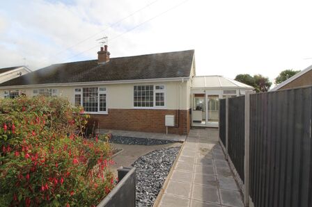 2 bedroom Semi Detached Bungalow to rent