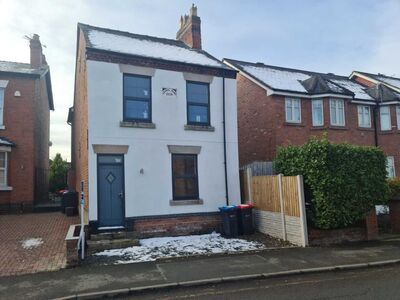 3 bedroom Detached House to rent