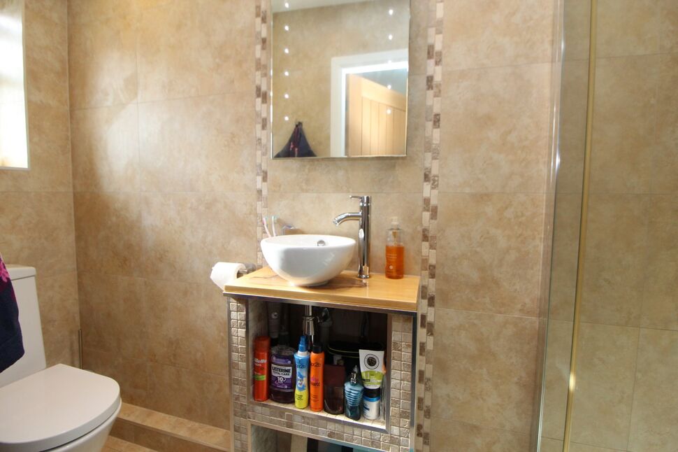 5 bedroom Detached House for sale, Grindley Bank, Mickle Trafford, CH2