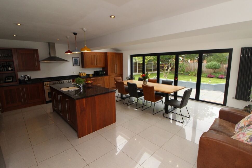 5 bedroom Detached House for sale, Grindley Bank, Mickle Trafford, CH2