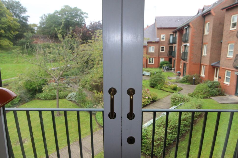 2 bedroom Flat for sale, Waterside View, Chester, CH1 £142,000