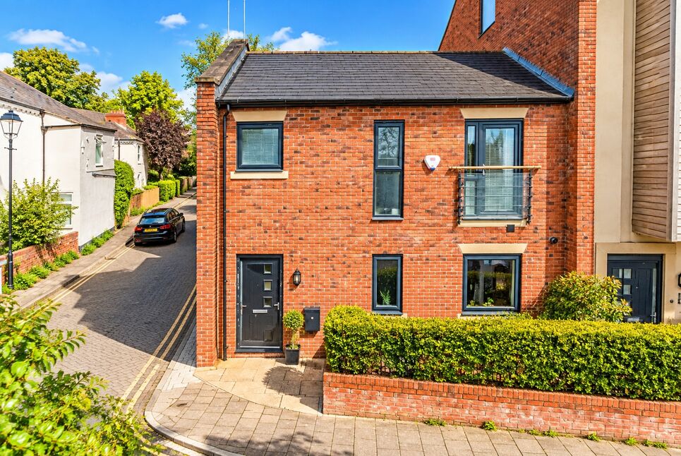 Main image of 2 bedroom End Terrace House for sale, Upper Cambrian Road, Chester, Cheshire, CH1