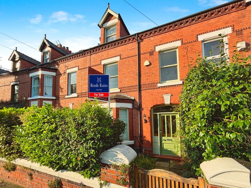 5 bedroom Mid Terrace House for sale