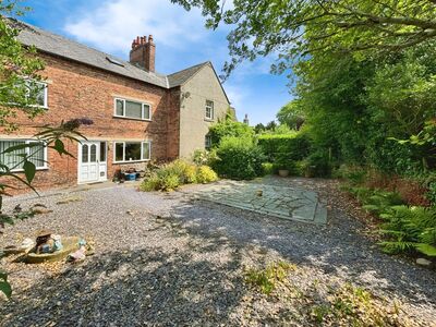 Manor Lane, 7 bedroom Detached House for sale, £795,000