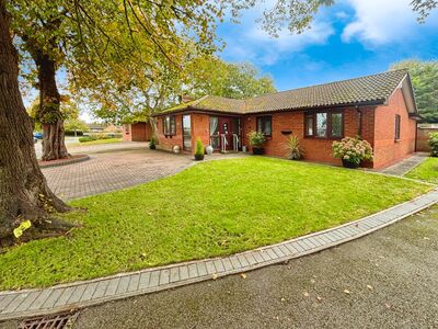 Avon Court, 4 bedroom Detached Bungalow for sale, £400,000