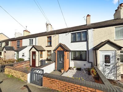 2 bedroom Mid Terrace House for sale