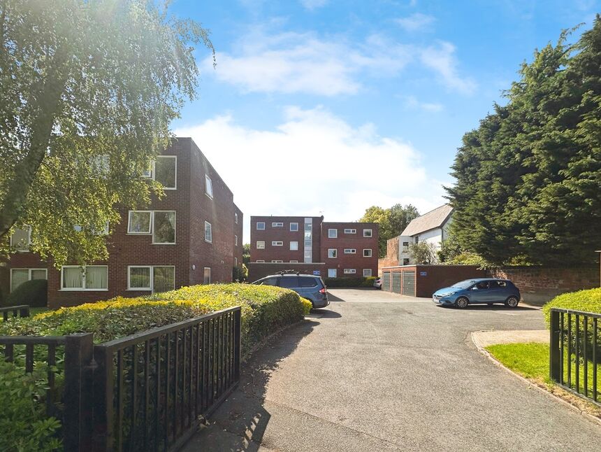 Main image of 1 bedroom Flat for sale, Leighstone Court, Chester, Cheshire, CH2