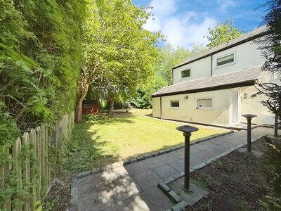 Abbots Terrace, 2 bedroom Detached Property to rent, £1,200 pcm