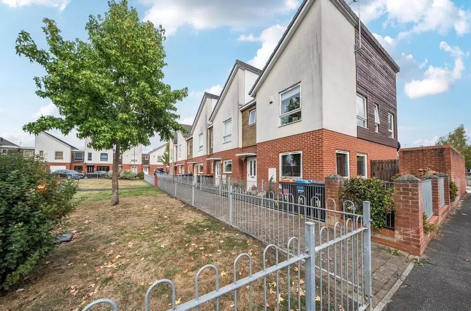3 bedroom End Terrace House for sale
