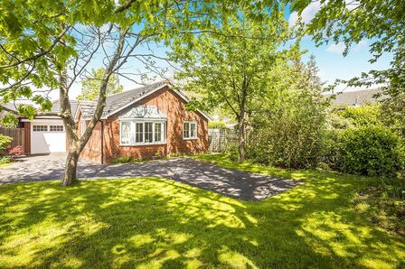 George Close, 3 bedroom Detached Bungalow for sale, £375,000