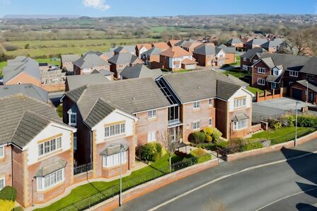 Llys Y Graig, 2 bedroom  Flat to rent, £1,000 pcm