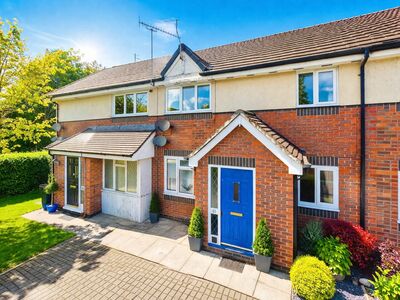 2 bedroom Mid Terrace Flat for sale