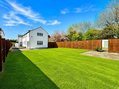Abbotsmeads, 3 bedroom House to rent, &pound;1,600 pcm