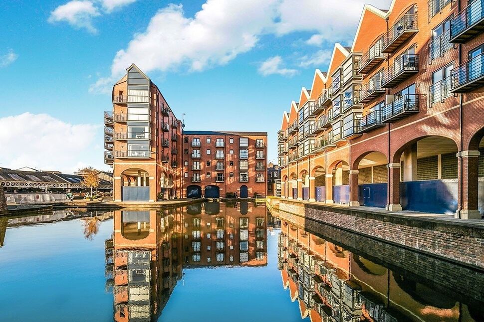 Main image of 2 bedroom Flat for sale, Handbridge Square, Chester, CH1