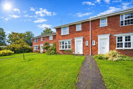 Pinfold Court, 3 bedroom Mid Terrace House for sale, &pound;360,000
