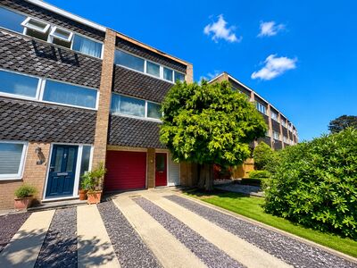 4 bedroom Mid Terrace House for sale