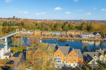 Victoria Crescent, 2 bedroom Flat to rent, &pound;1,600 pcm
