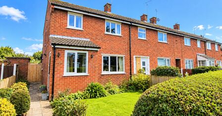 3 bedroom Mid Terrace House for sale