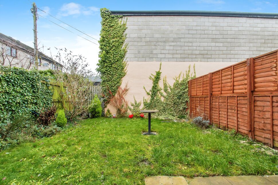 3 bedroom Semi Detached House for sale, Mayfield Place, Wyke, BD12 £