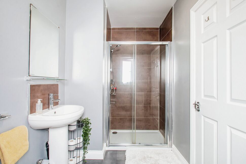 5 bedroom Detached House for sale, Green Lane, Wyke, BD12 £360,000