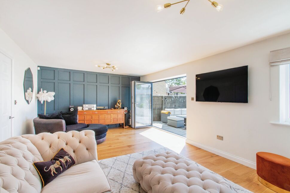 5 bedroom Detached House for sale, Green Lane, Wyke, BD12 £360,000