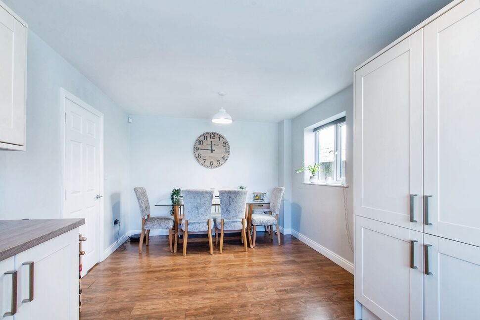 5 bedroom Detached House for sale, Green Lane, Wyke, BD12 £360,000