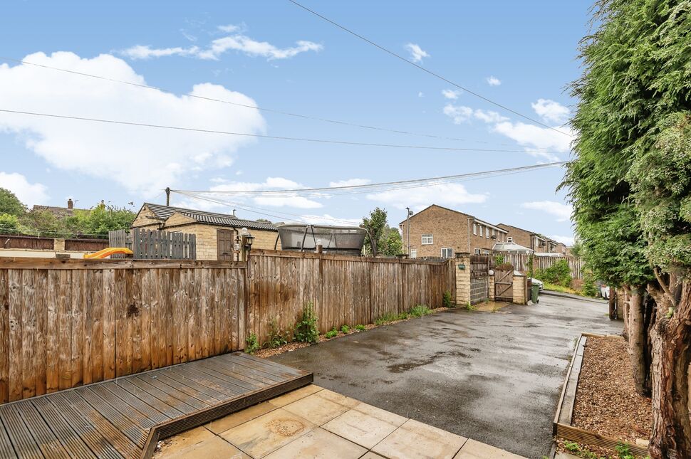 2 bedroom End Terrace House for sale, Huddersfield Road, Birstall, WF17