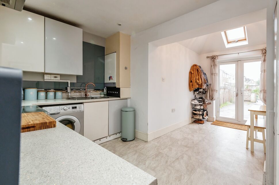 2 bedroom End Terrace House for sale, Huddersfield Road, Birstall, WF17