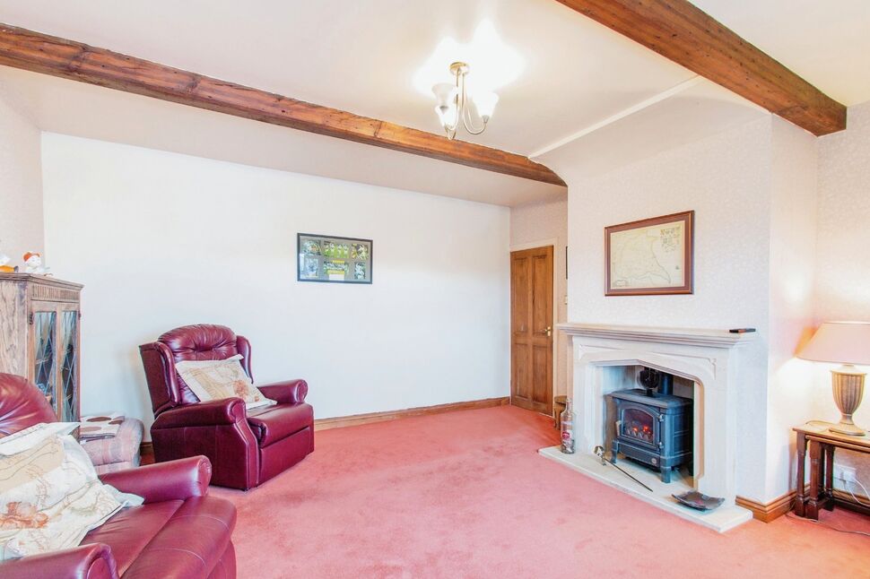 2 bedroom Mid Terrace House for sale, Latham Lane, Gomersal, BD19 £