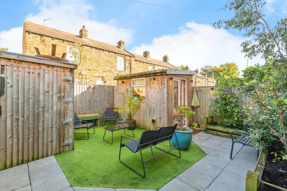 Main image of 3 bedroom End Terrace House for sale, Alexandra Avenue, Birstall, West Yorkshire, WF17