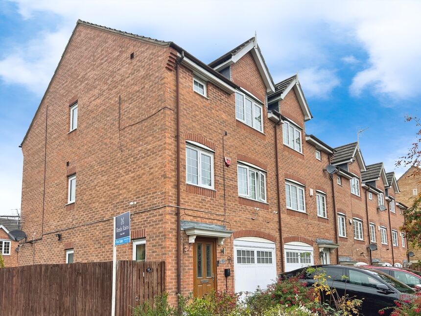 4 bedroom End Terrace House for sale