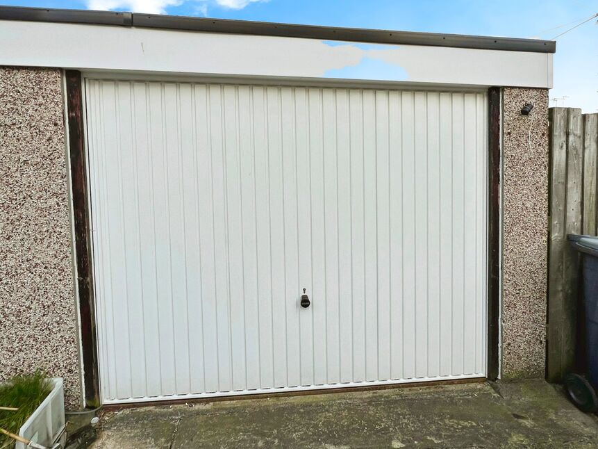 4 bedroom End Terrace House for sale, Whitechapel Road, Cleckheaton