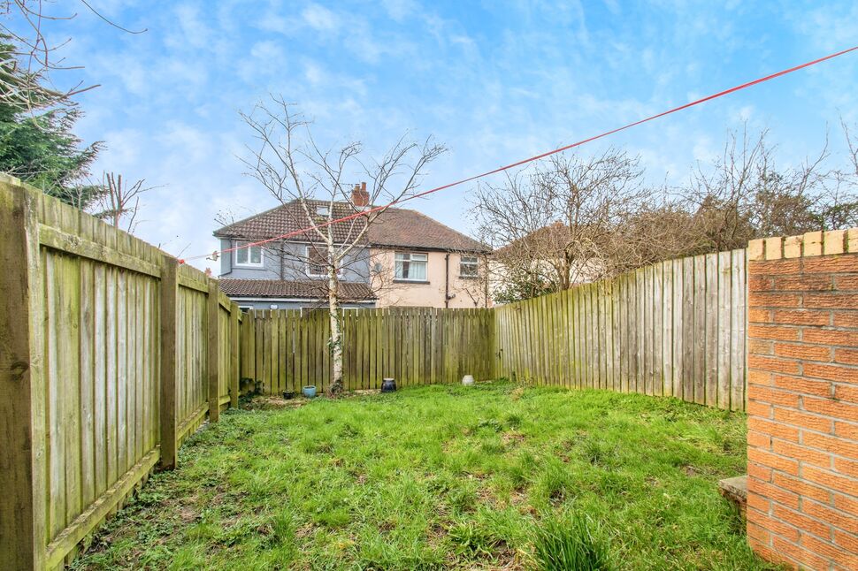 2 bedroom End Terrace House for sale, Howley Close, Gomersal, BD19 £