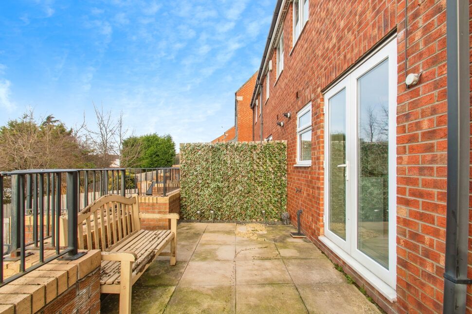 2 bedroom End Terrace House for sale, Howley Close, Gomersal, BD19 £