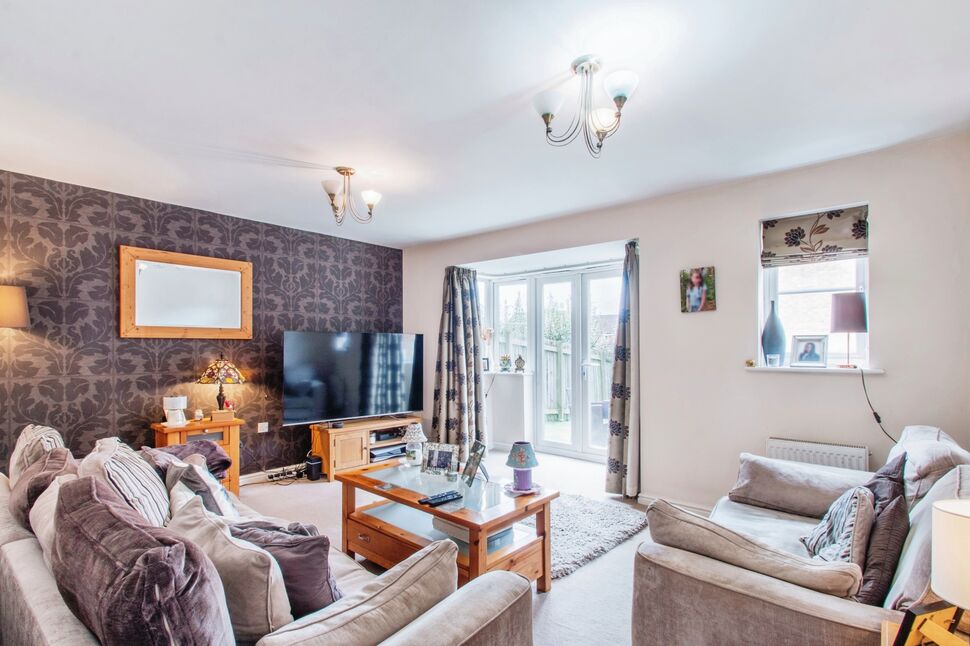 4 bedroom Detached House for sale, Hawthorn Lane, Cleckheaton, BD19 £