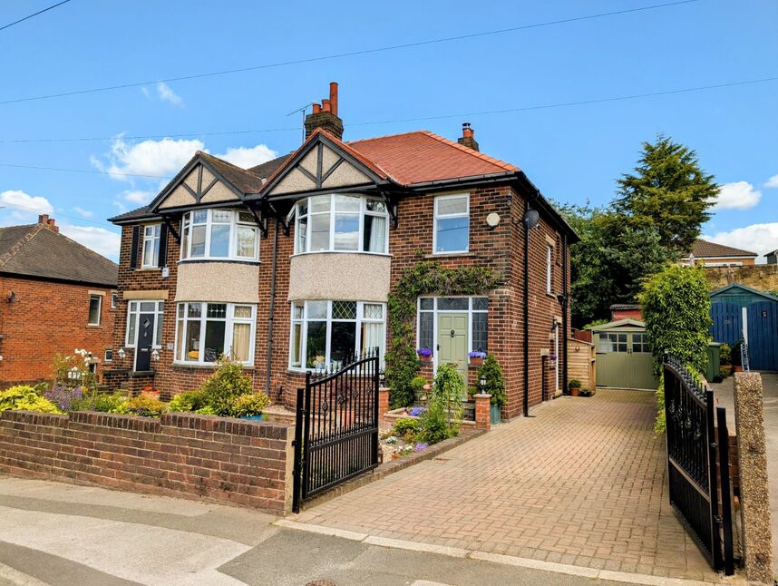 4 bedroom Detached House for sale, Hawthorn Lane, Cleckheaton, BD19 £