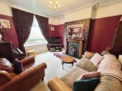 3 bedroom Mid Terrace House for sale