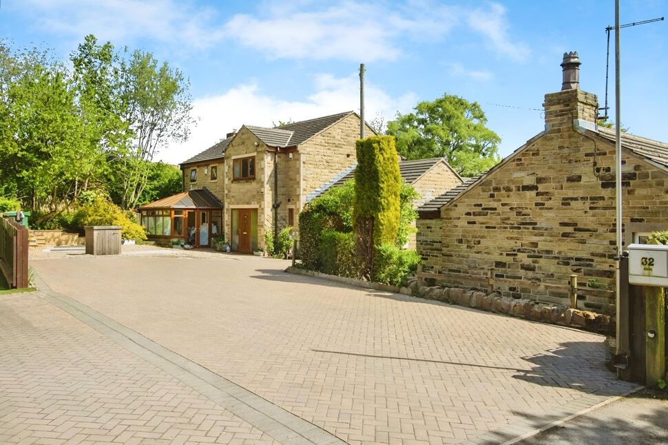 Main image of 4 bedroom Detached House for sale, Tong Moor Side, Birkenshaw, West Yorkshire, BD11
