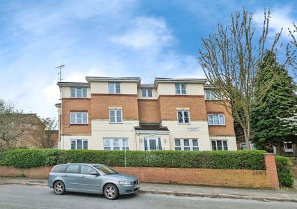Queen Street, 2 bedroom  Flat for sale, £104,950