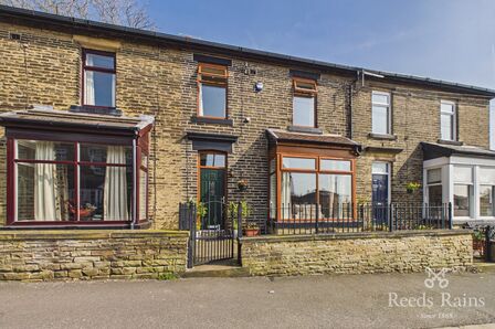 4 bedroom Mid Terrace House for sale