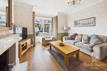 4 bedroom Mid Terrace House for sale