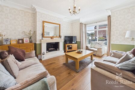 4 bedroom Mid Terrace House for sale