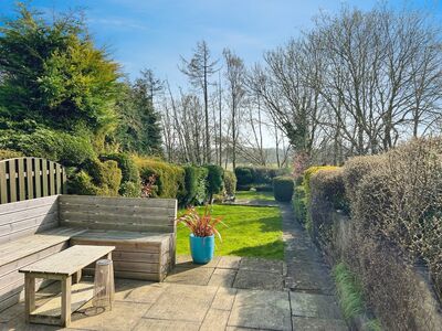 3 bedroom Mid Terrace House for sale