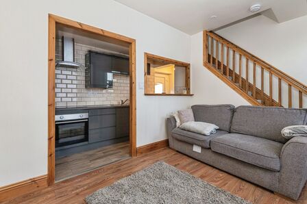 2 bedroom Mid Terrace House for sale