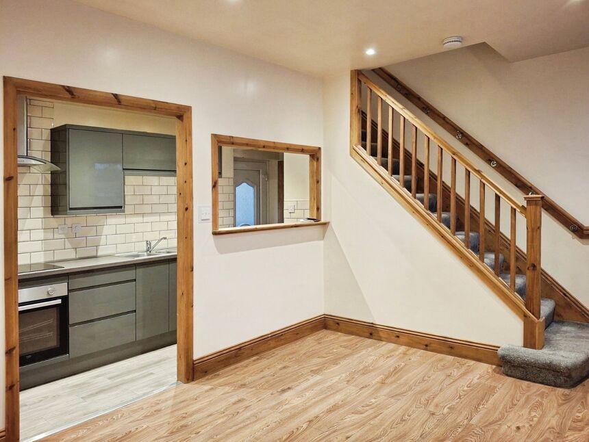 2 bedroom Mid Terrace House for sale