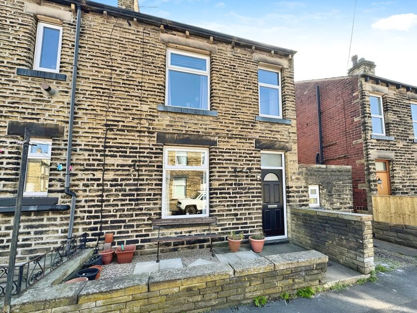 Main image of 2 bedroom Mid Terrace House to rent, Albert Street, Liversedge, West Yorkshire, WF15