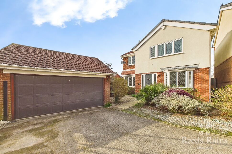 Main image of 4 bedroom Detached House for sale, Oxford Walk, Gomersal, West Yorkshire, BD19