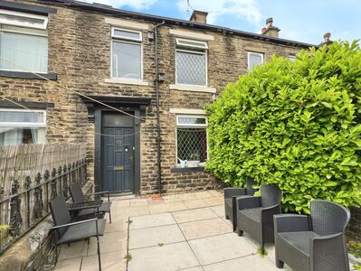 2 bedroom Mid Terrace House for sale