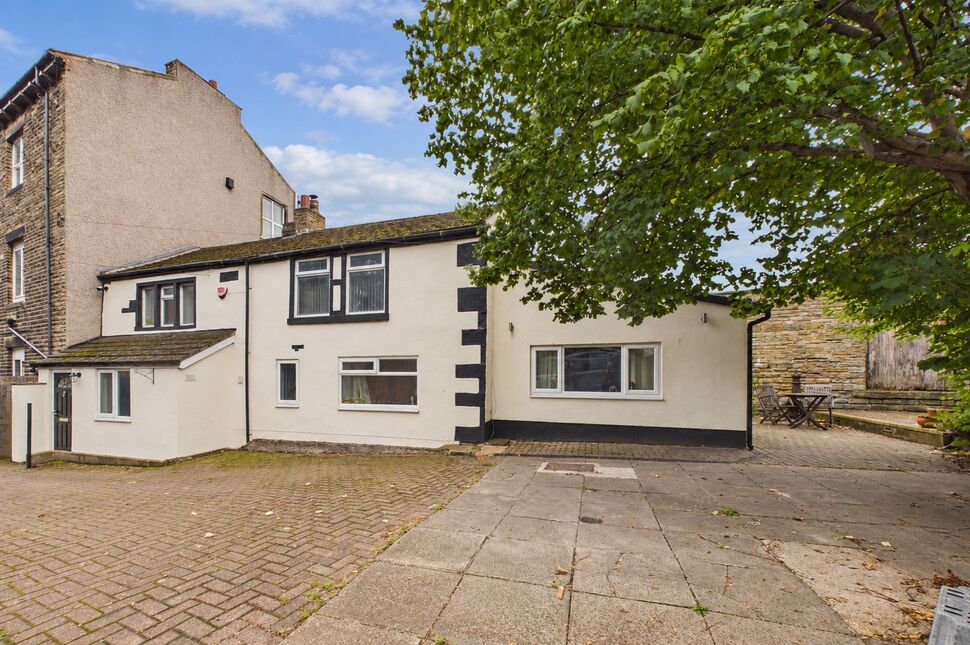 Main image of 3 bedroom Semi Detached House for sale, Bradford Road, Cleckheaton, West Yorkshire, BD19